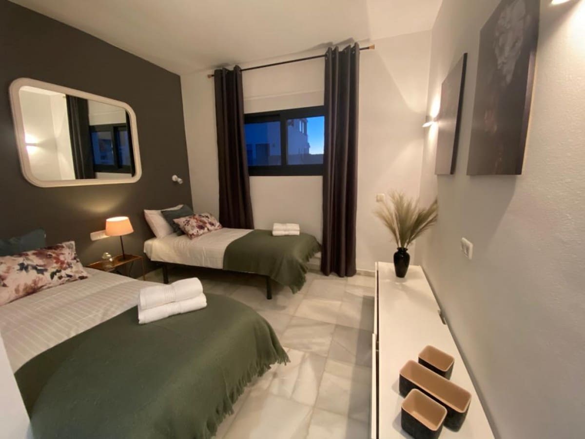 6 soverom Villa til salgs i Nueva Andalucia med svømmebasseng garasje - € 1 449 500 (Ref: 7670406)