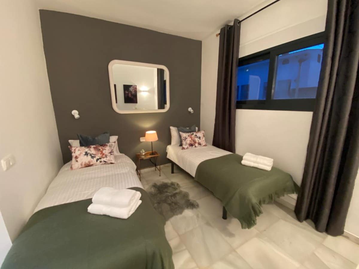 6 soverom Villa til salgs i Nueva Andalucia med svømmebasseng garasje - € 1 449 500 (Ref: 7670406)