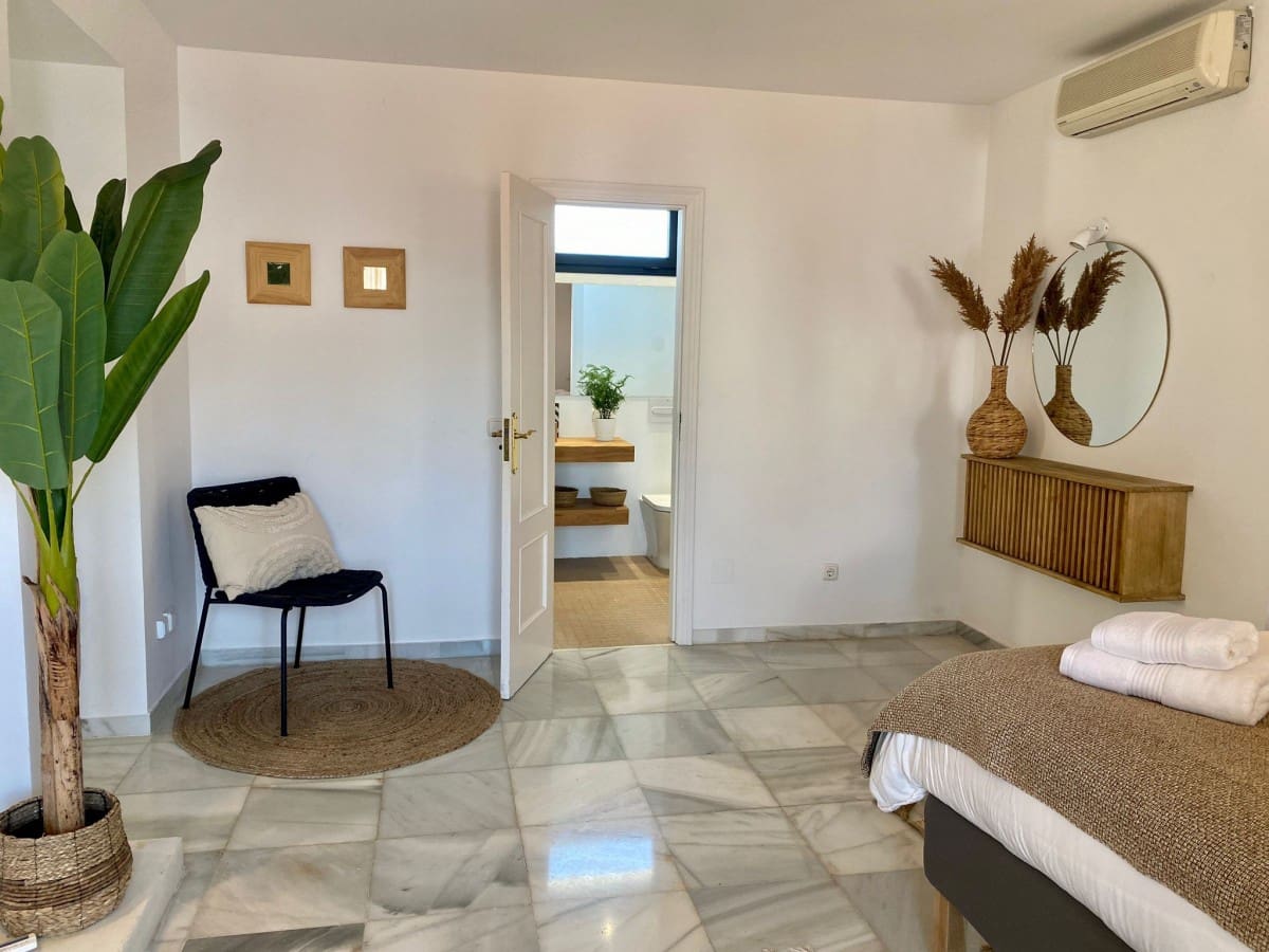 6 soverom Villa til salgs i Nueva Andalucia med svømmebasseng garasje - € 1 449 500 (Ref: 7670406)