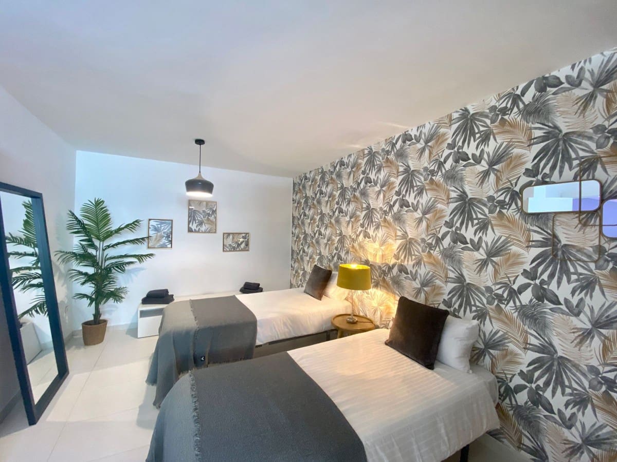 6 soverom Villa til salgs i Nueva Andalucia med svømmebasseng garasje - € 1 449 500 (Ref: 7670406)