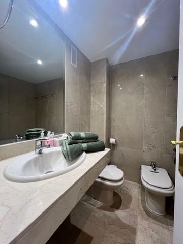 2 soveværelse Lejlighed til salg i Puerto Banus, Marbella med swimmingpool garage - € 470.000 (Ref: 9425921)