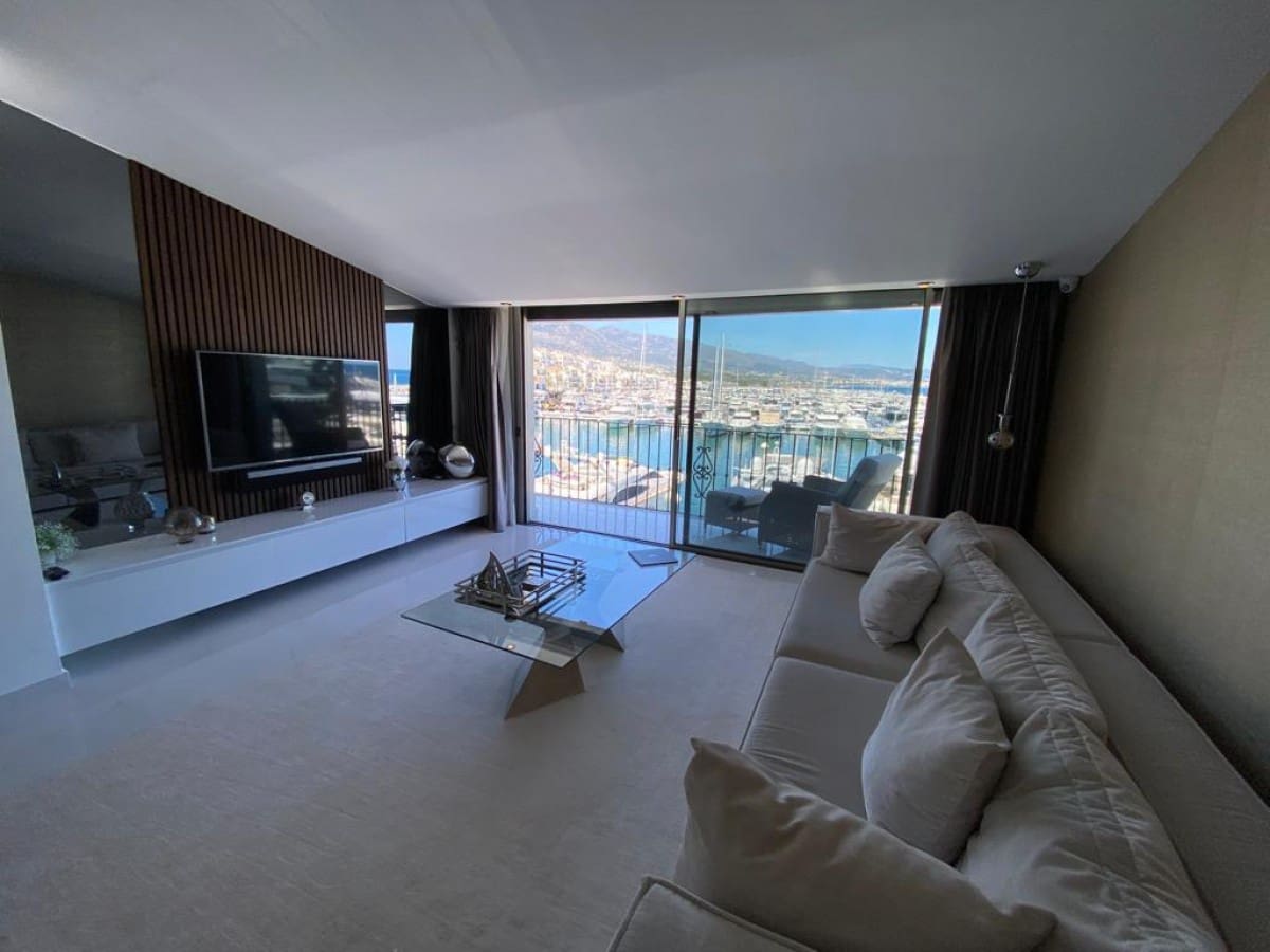 2 makuuhuone Kattohuoneisto myytävänä paikassa Puerto Banus mukana uima-altaan - 1 450 000 € (Ref: 9425924)