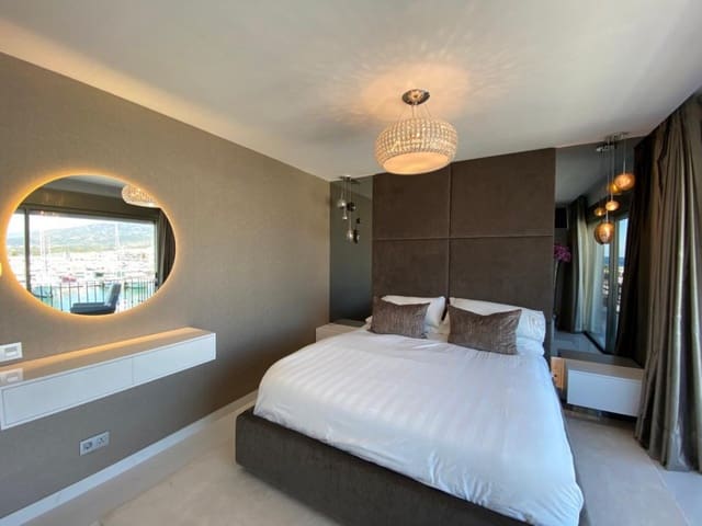 2 makuuhuone Kattohuoneisto myytävänä paikassa Puerto Banus, Marbella mukana uima-altaan - 1 450 000 € (Ref: 9425924)