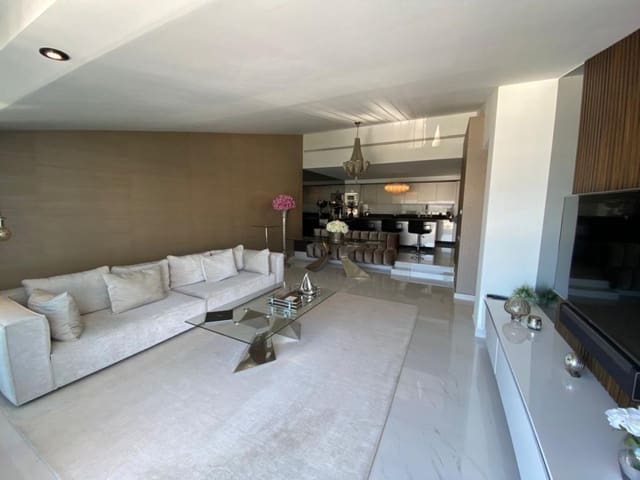 2 makuuhuone Kattohuoneisto myytävänä paikassa Puerto Banus, Marbella mukana uima-altaan - 1 450 000 € (Ref: 9425924)