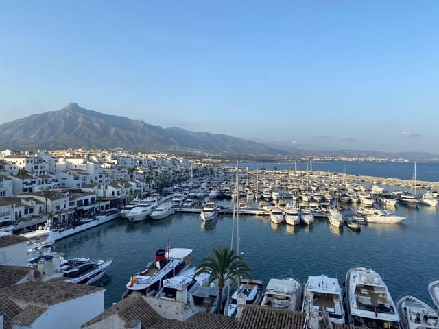 2 makuuhuone Kattohuoneisto myytävänä paikassa Puerto Banus, Marbella mukana uima-altaan - 1 450 000 € (Ref: 9425924)