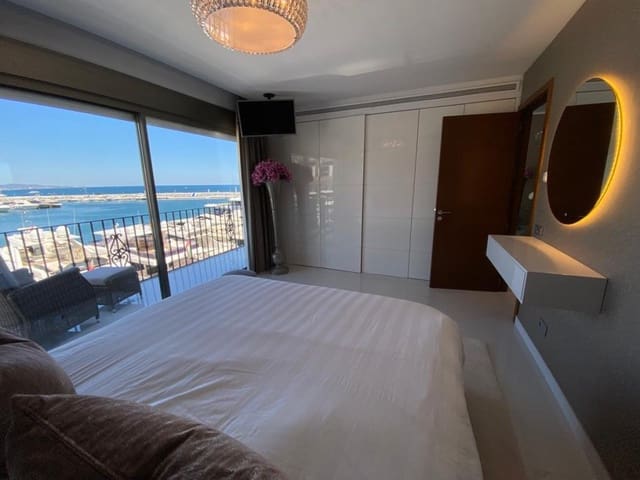 2 makuuhuone Kattohuoneisto myytävänä paikassa Puerto Banus, Marbella mukana uima-altaan - 1 450 000 € (Ref: 9425924)