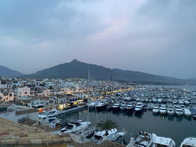 2 makuuhuone Kattohuoneisto myytävänä paikassa Puerto Banus, Marbella mukana uima-altaan - 1 450 000 € (Ref: 9425924)