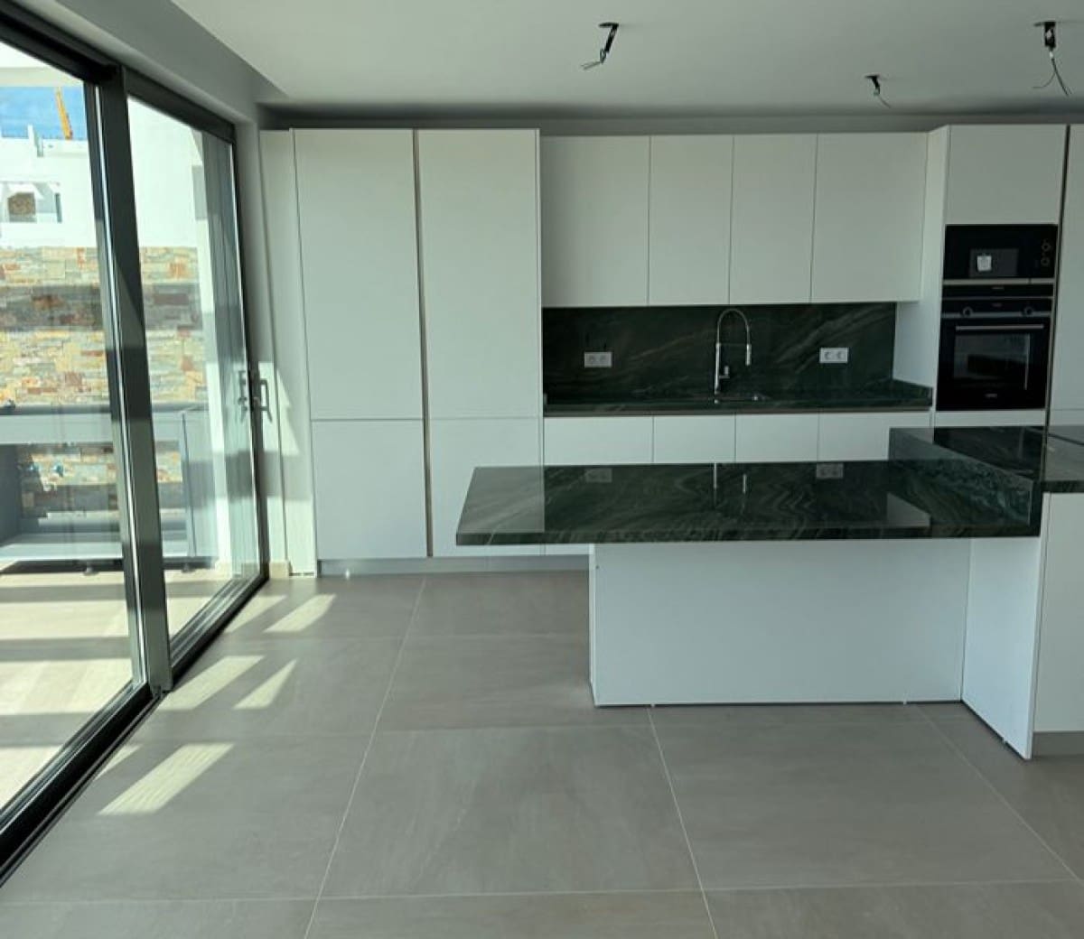 3 quarto Penthouse para venda em Estepona com piscina garagem - 1 175 000 € (Ref: 9425925)