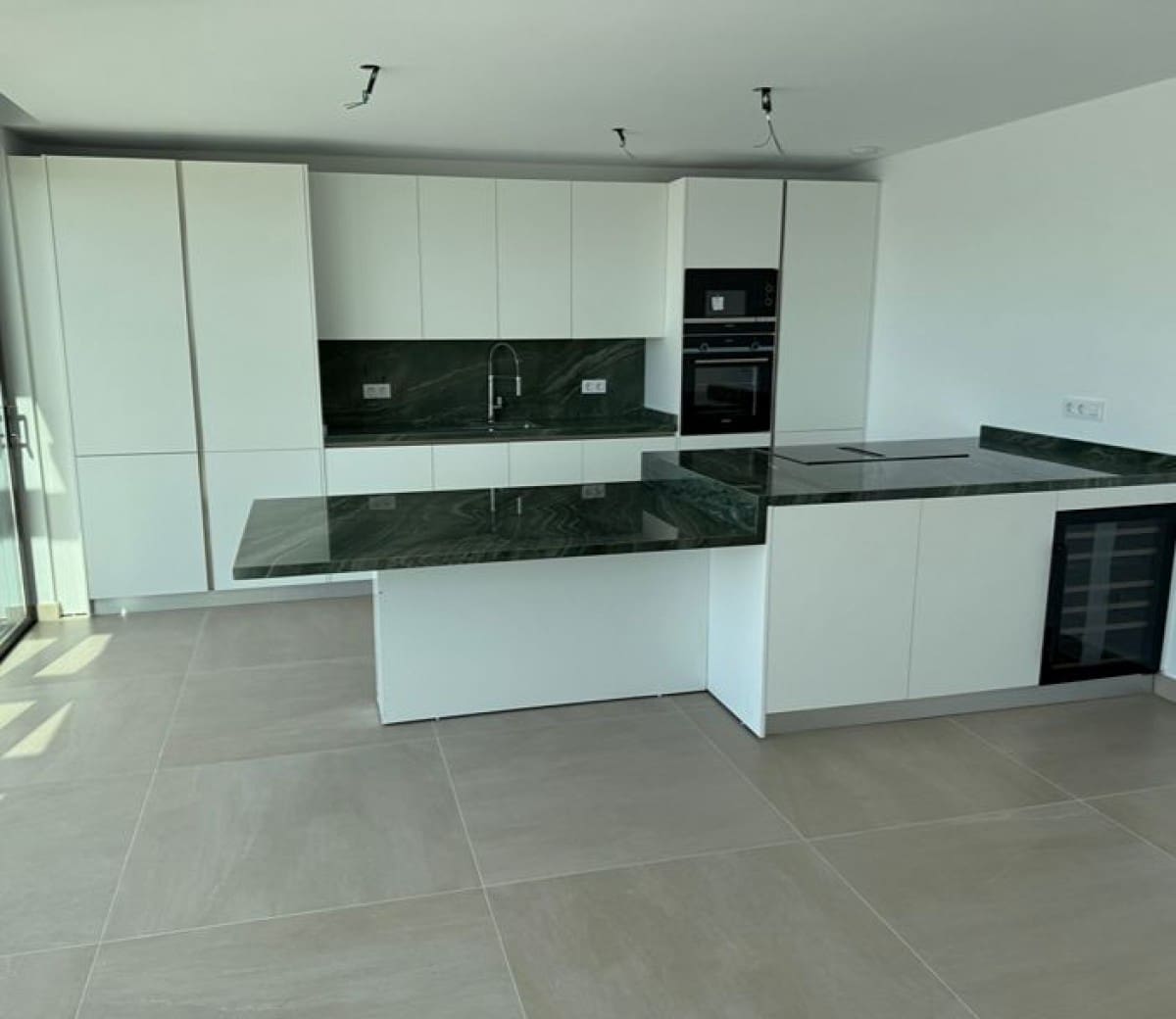 3 quarto Penthouse para venda em Estepona com piscina garagem - 1 175 000 € (Ref: 9425925)