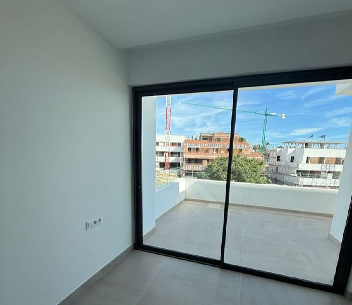 3 quarto Penthouse para venda em Estepona com piscina garagem - 1 175 000 € (Ref: 9425925)
