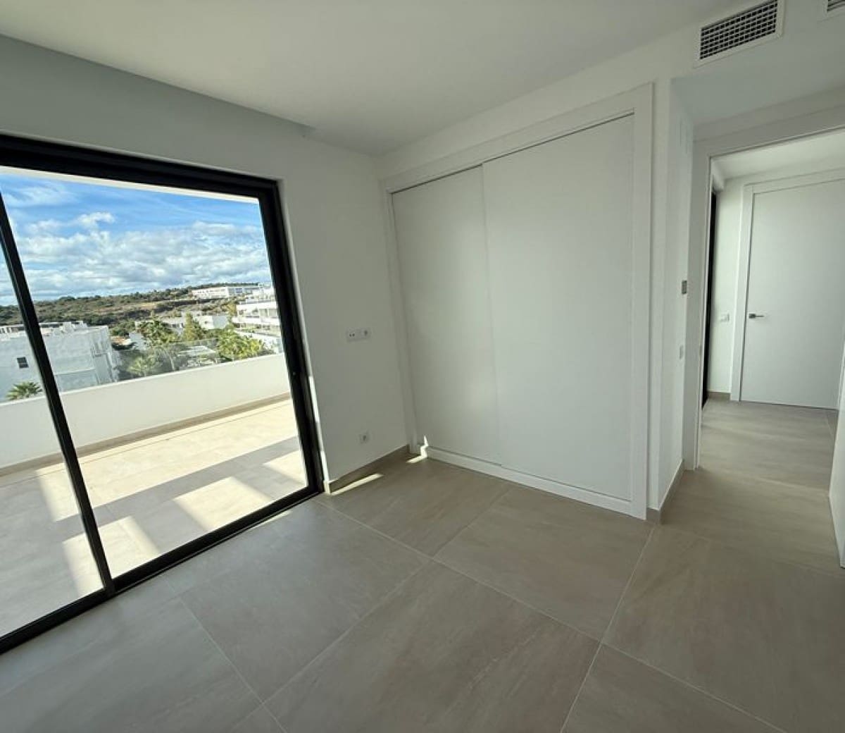 3 quarto Penthouse para venda em Estepona com piscina garagem - 1 175 000 € (Ref: 9425925)