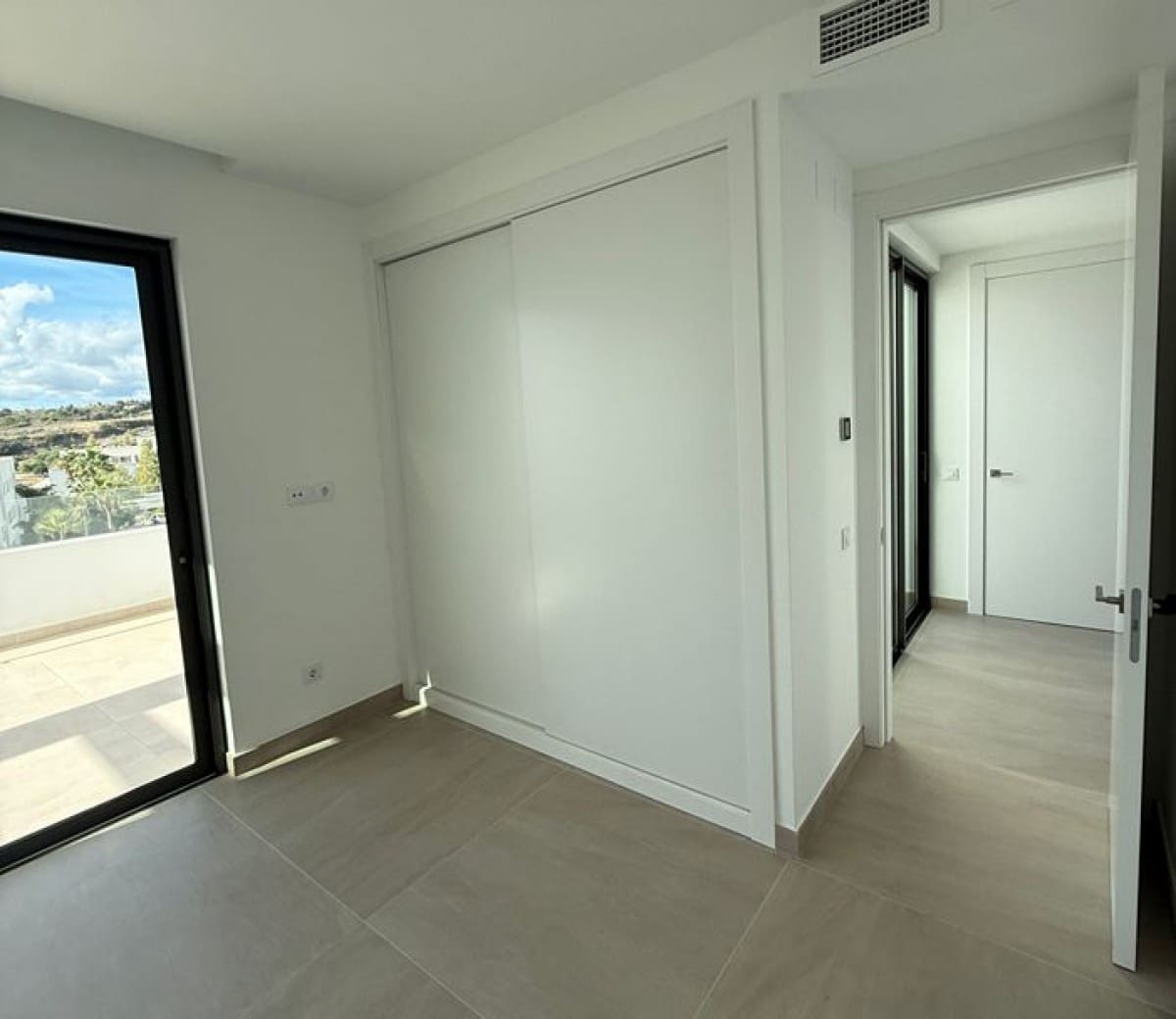 3 quarto Penthouse para venda em Estepona com piscina garagem - 1 175 000 € (Ref: 9425925)