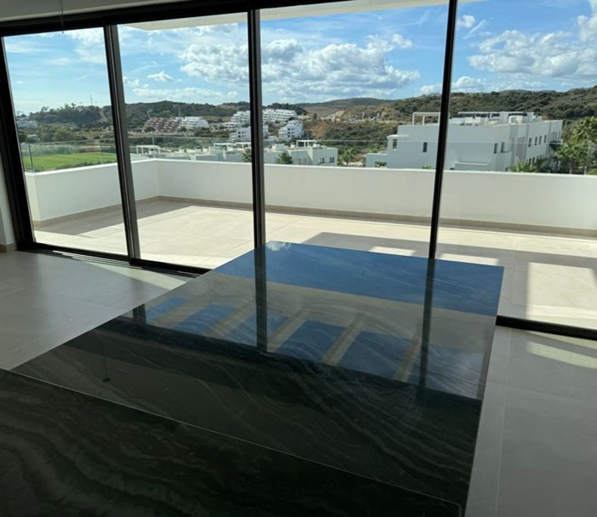 3 quarto Penthouse para venda em Estepona com piscina garagem - 1 175 000 € (Ref: 9425925)