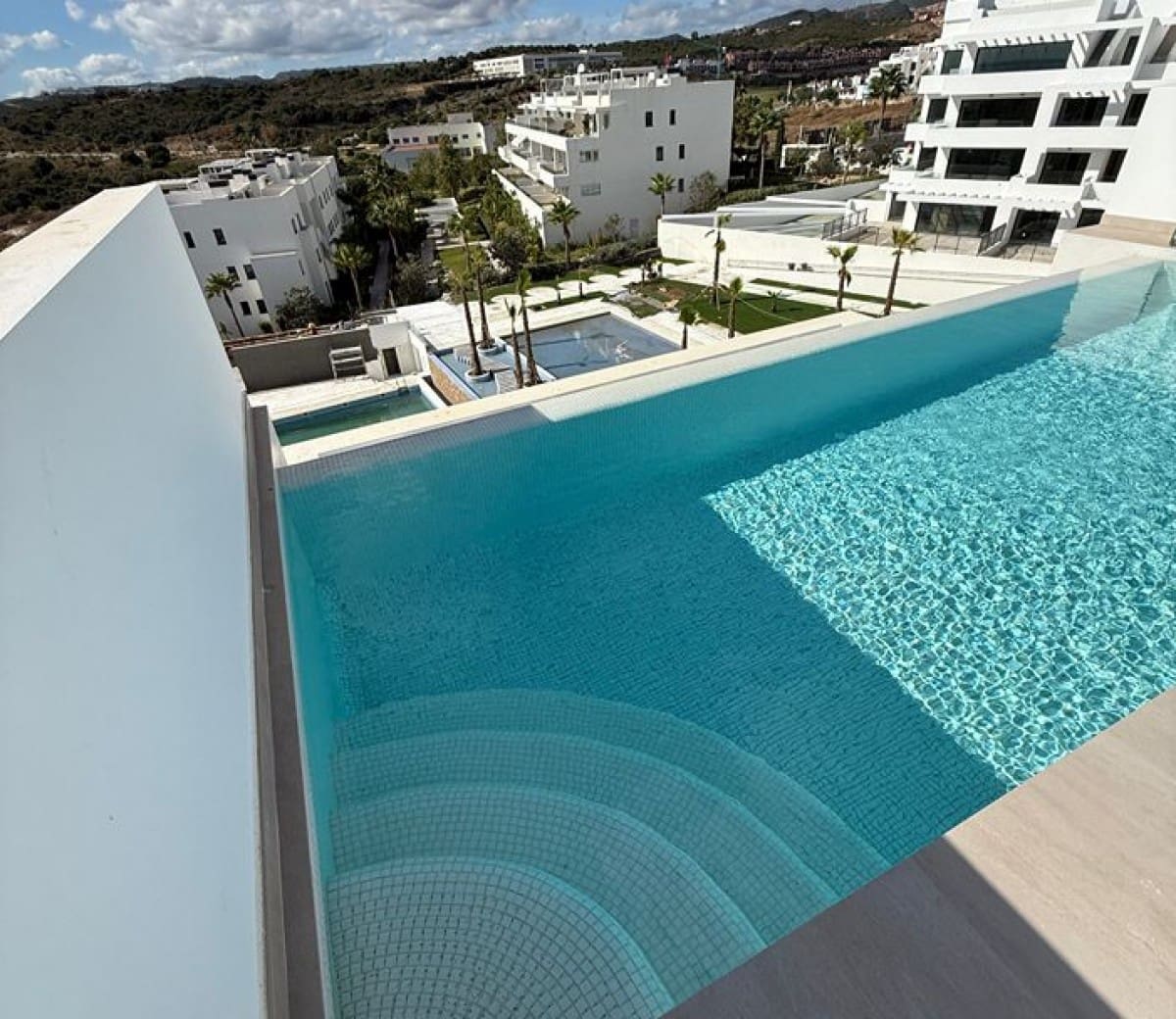 3 quarto Penthouse para venda em Estepona com piscina garagem - 1 175 000 € (Ref: 9425925)