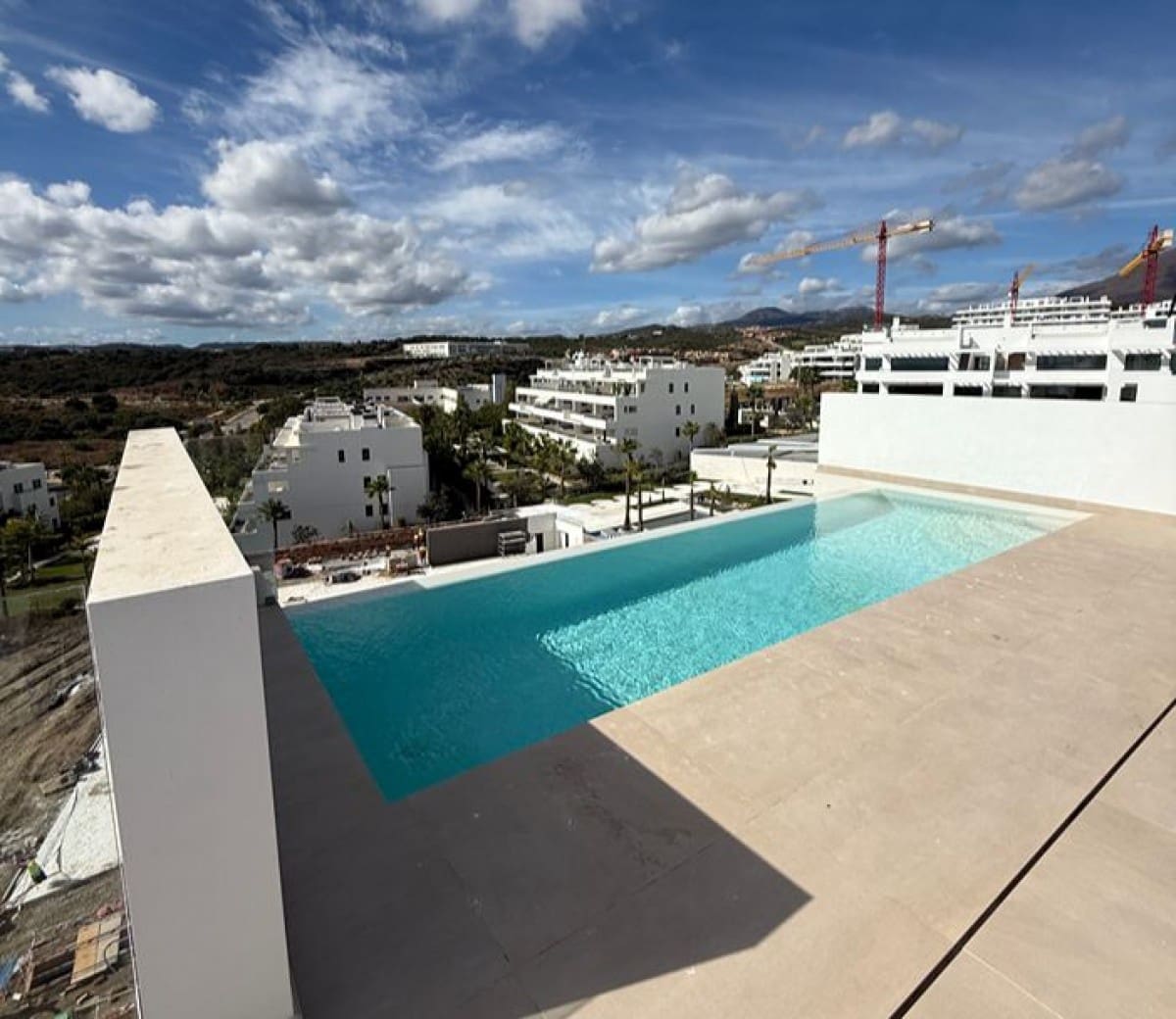 3 slaapkamer Penthouse te koop in Estepona met zwembad garage - € 1.100.000 (Ref: 9425926)