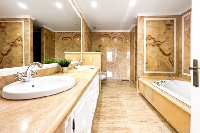 3 soveværelse Penthouse til salg i Golden Mile, Marbella med swimmingpool garage - € 2.195.000 (Ref: 9425929)