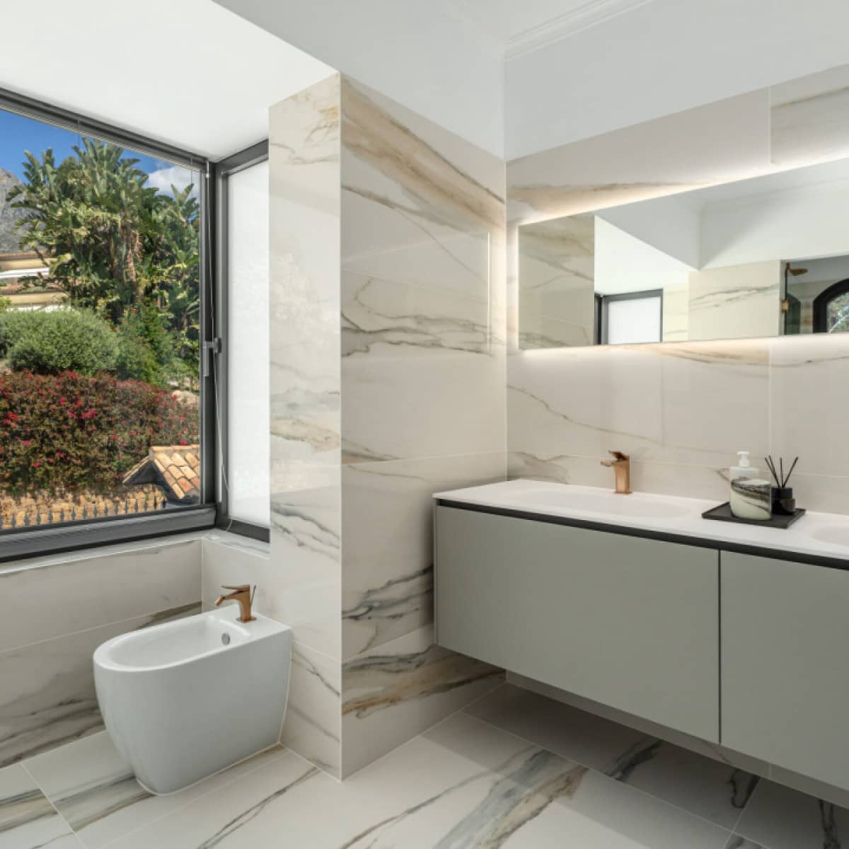 5 soverom Villa til salgs i Golden Mile med svømmebasseng garasje - € 6 980 000 (Ref: 9425931)