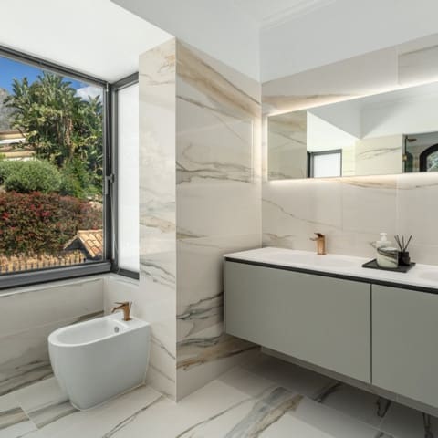 5 soverom Villa til salgs i Golden Mile, Marbella med svømmebasseng garasje - € 6 980 000 (Ref: 9425931)