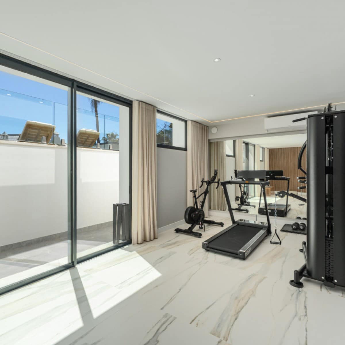 5 soverom Villa til salgs i Golden Mile med svømmebasseng garasje - € 6 980 000 (Ref: 9425931)