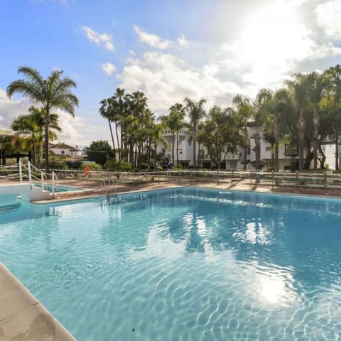 3 makuuhuone Huoneisto myytävänä paikassa Golden Mile, Marbella mukana uima-altaan 
autotalli - 3 795 000 € (Ref: 9425932)