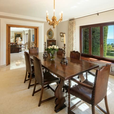 5 makuuhuone Huvila myytävänä paikassa Marbella mukana uima-altaan 
autotalli - 13 750 000 € (Ref: 9425935)