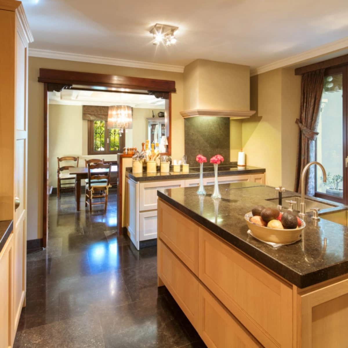 5 makuuhuone Huvila myytävänä paikassa Marbella mukana uima-altaan 
autotalli - 13 750 000 € (Ref: 9425935)