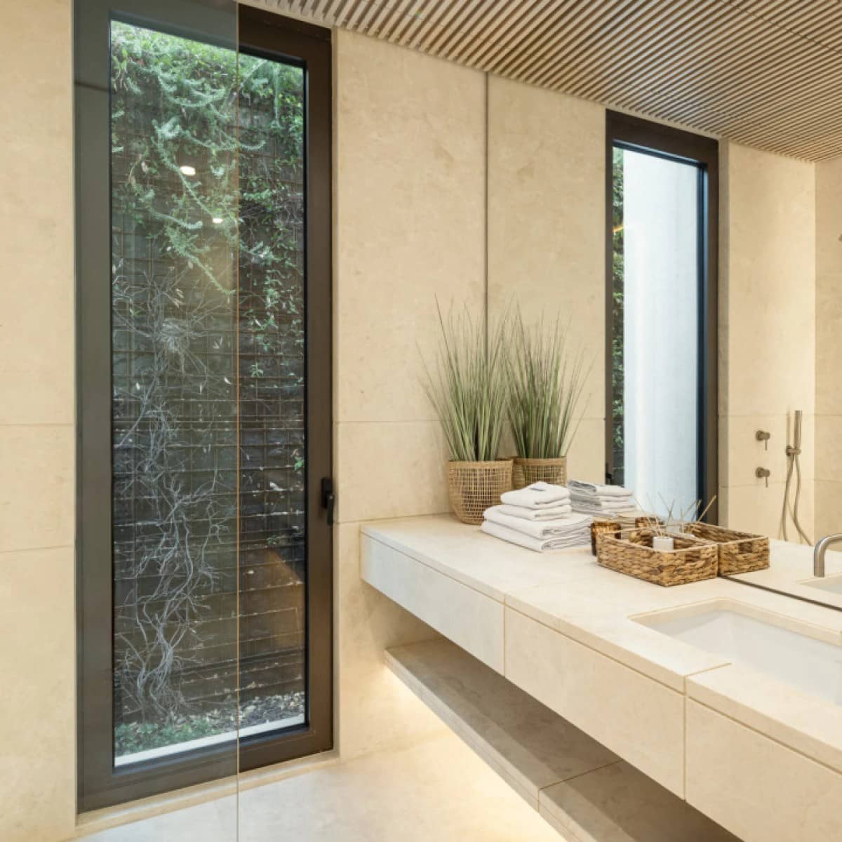 6 bedroom Villa for sale in La Heredia with pool garage - € 8,295,000 (Ref: 9425936)