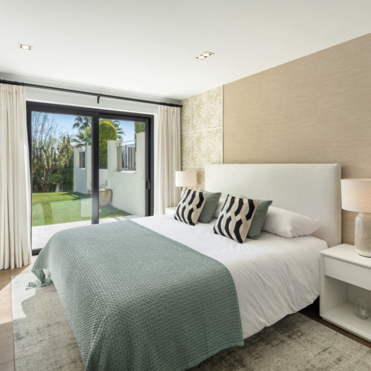 5 makuuhuone Huvila myytävänä paikassa Nueva Andalucia mukana uima-altaan 
autotalli - 3 895 000 € (Ref: 9425937)