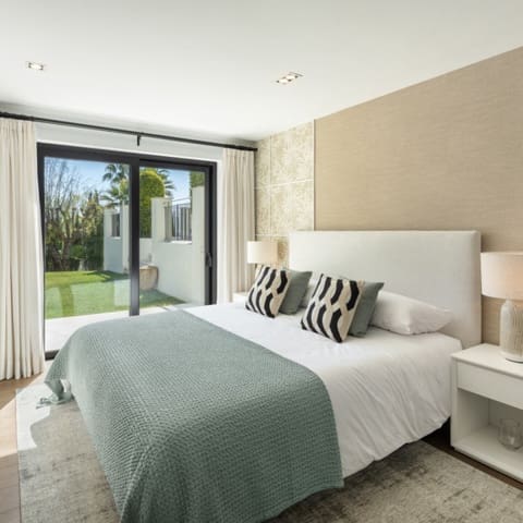 5 makuuhuone Huvila myytävänä paikassa Nueva Andalucia, Marbella mukana uima-altaan 
autotalli - 3 895 000 € (Ref: 9425937)