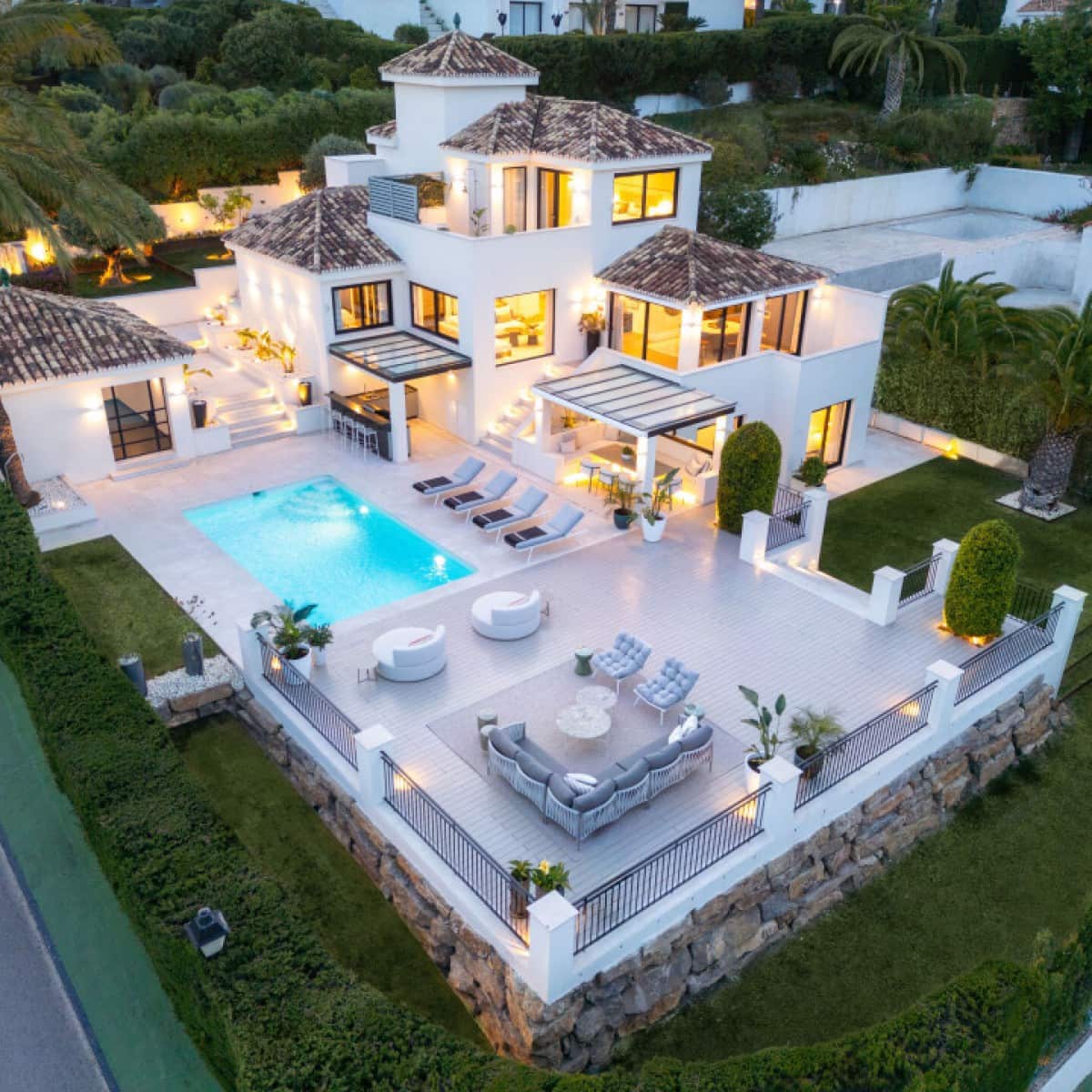 5 makuuhuone Huvila myytävänä paikassa Nueva Andalucia mukana uima-altaan 
autotalli - 3 895 000 € (Ref: 9425937)