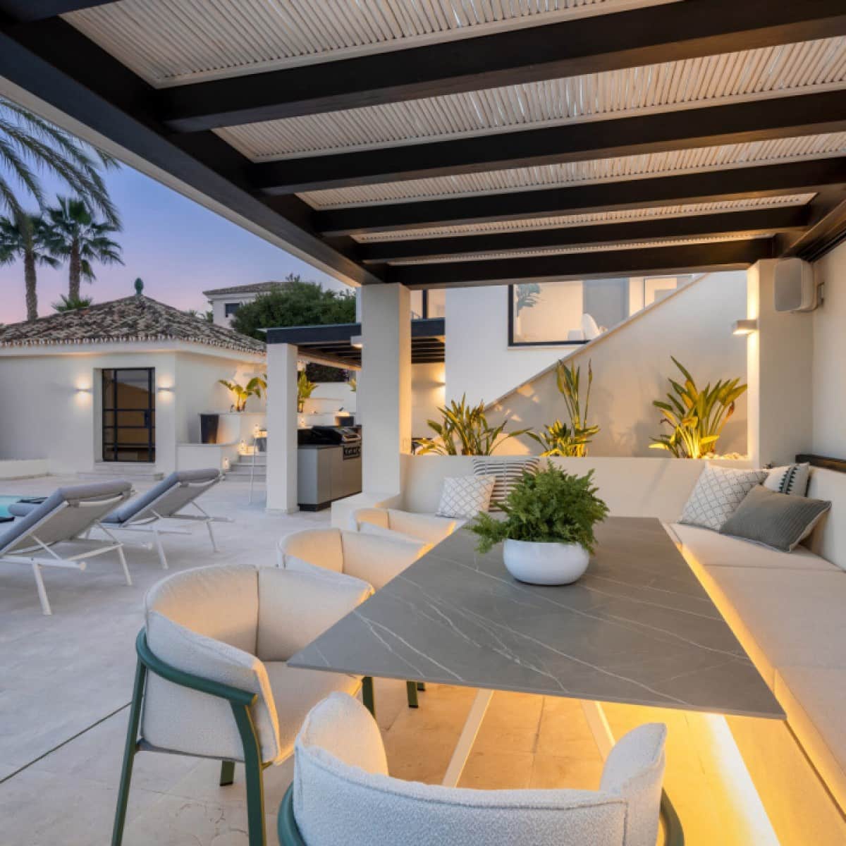 5 makuuhuone Huvila myytävänä paikassa Nueva Andalucia mukana uima-altaan 
autotalli - 3 895 000 € (Ref: 9425937)