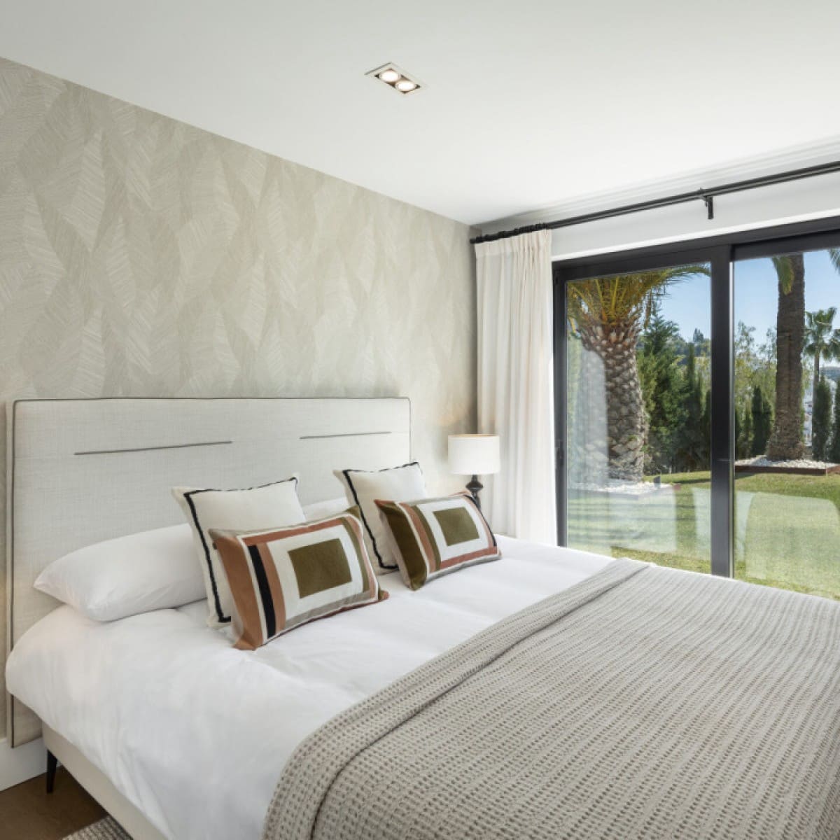 5 makuuhuone Huvila myytävänä paikassa Nueva Andalucia mukana uima-altaan 
autotalli - 3 895 000 € (Ref: 9425937)