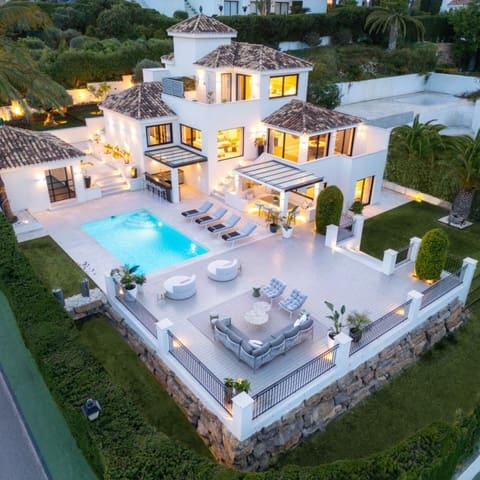 5 makuuhuone Huvila myytävänä paikassa Nueva Andalucia, Marbella mukana uima-altaan 
autotalli - 3 895 000 € (Ref: 9425937)