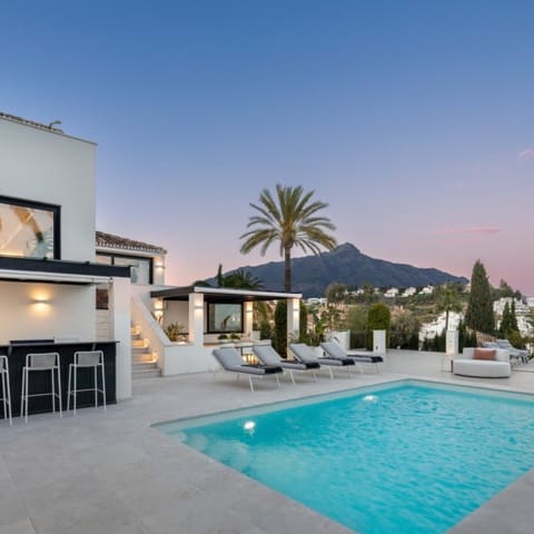 5 makuuhuone Huvila myytävänä paikassa Nueva Andalucia, Marbella mukana uima-altaan 
autotalli - 3 895 000 € (Ref: 9425937)