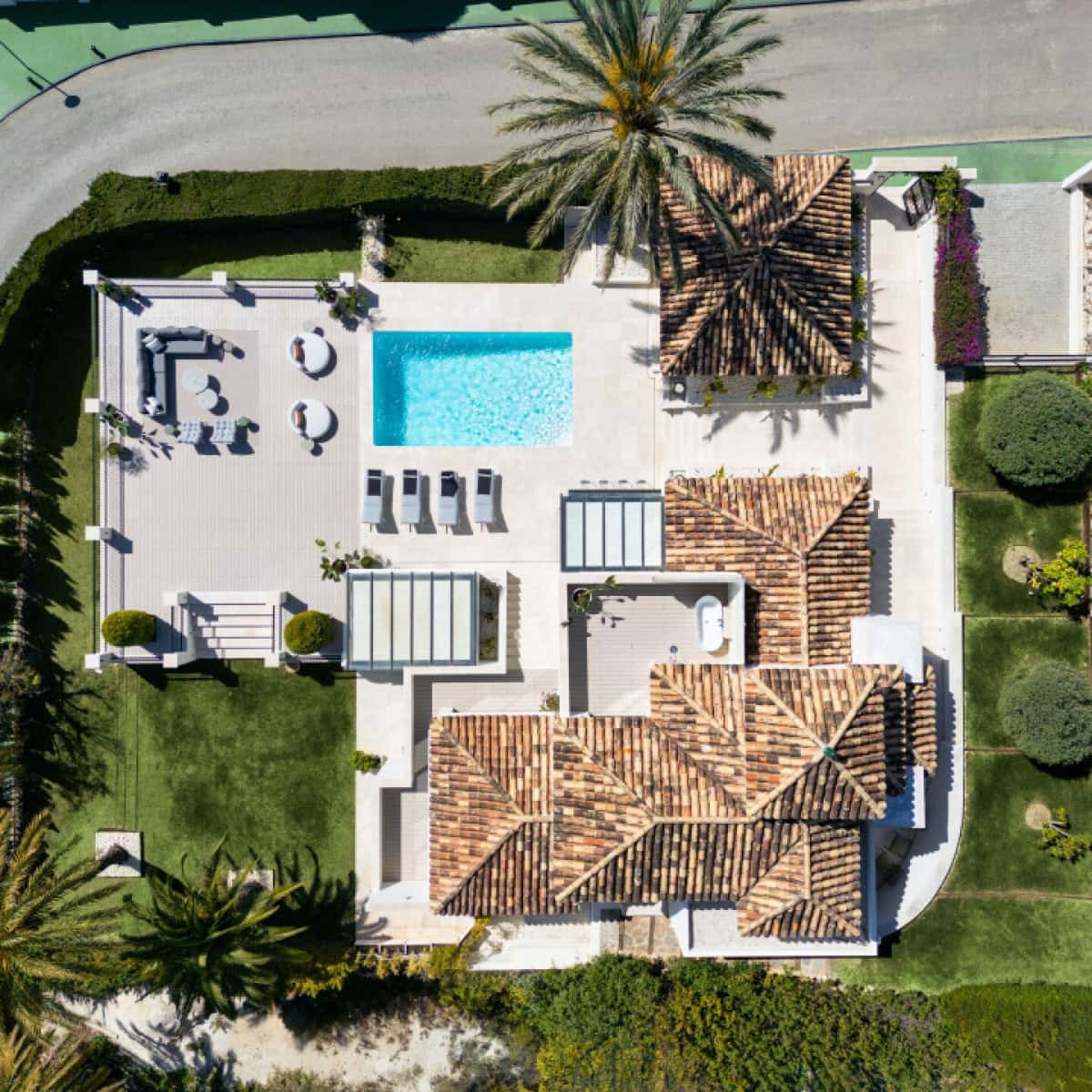 5 makuuhuone Huvila myytävänä paikassa Nueva Andalucia mukana uima-altaan 
autotalli - 3 895 000 € (Ref: 9425937)