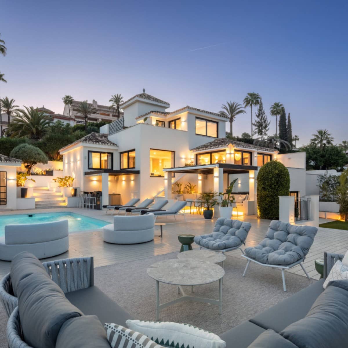 5 makuuhuone Huvila myytävänä paikassa Nueva Andalucia mukana uima-altaan 
autotalli - 3 895 000 € (Ref: 9425937)