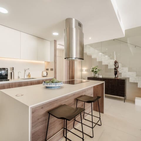 5 sypialnia Willa na sprzedaż w Puerto Banus, Marbella z basenem garażem - 2 750 000 € (Ref: 9425938)