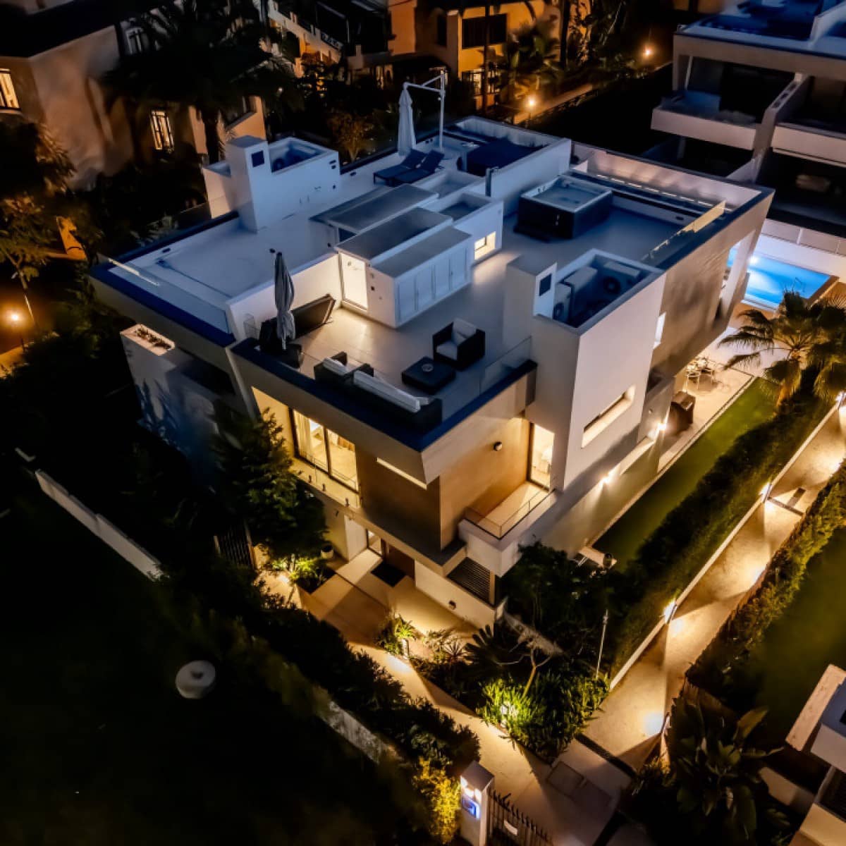 5 sypialnia Willa na sprzedaż w Puerto Banus z basenem garażem - 2 750 000 € (Ref: 9425938)