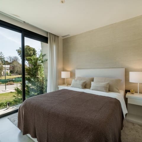 5 sypialnia Willa na sprzedaż w Puerto Banus, Marbella z basenem garażem - 2 750 000 € (Ref: 9425938)