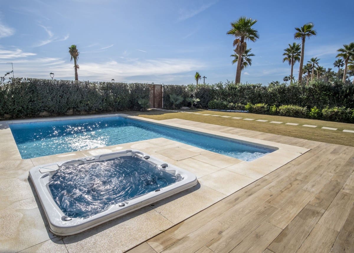 4 soveværelse Villa til salg i New Golden Mile med swimmingpool garage - € 4.500.000 (Ref: 9425940)