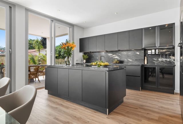 5 soverom Villa til salgs i San Pedro de Alcantara, Marbella med svømmebasseng garasje - € 2 950 000 (Ref: 9425941)