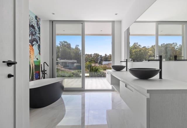 5 soverom Villa til salgs i San Pedro de Alcantara, Marbella med svømmebasseng garasje - € 2 950 000 (Ref: 9425941)