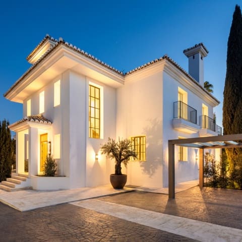 5 makuuhuone Huvila myytävänä paikassa Nueva Andalucia, Marbella mukana uima-altaan 
autotalli - 8 900 000 € (Ref: 9425942)