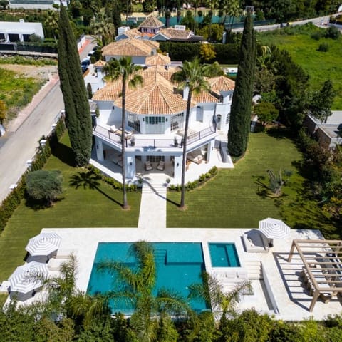 5 makuuhuone Huvila myytävänä paikassa Nueva Andalucia, Marbella mukana uima-altaan 
autotalli - 8 900 000 € (Ref: 9425942)