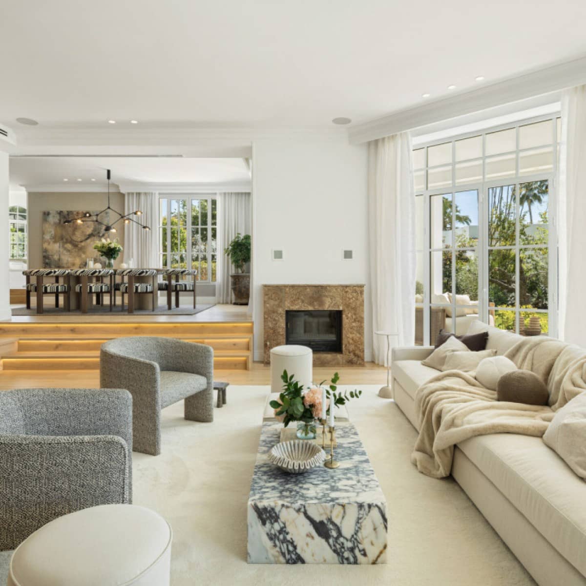 5 makuuhuone Huvila myytävänä paikassa Nueva Andalucia mukana uima-altaan 
autotalli - 8 900 000 € (Ref: 9425942)