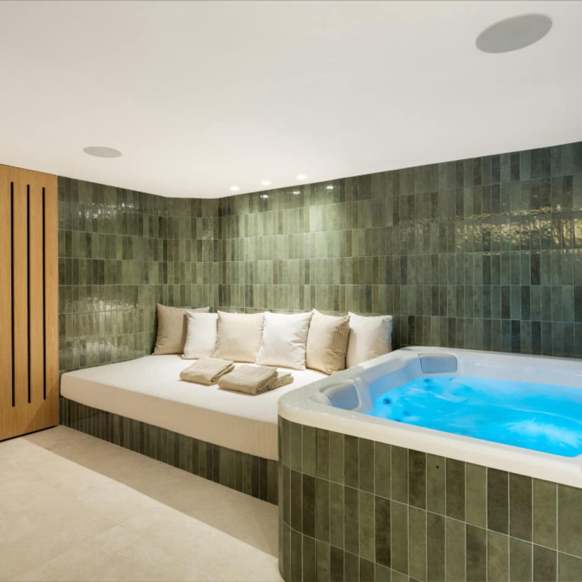 5 makuuhuone Huvila myytävänä paikassa Nueva Andalucia mukana uima-altaan 
autotalli - 8 900 000 € (Ref: 9425942)