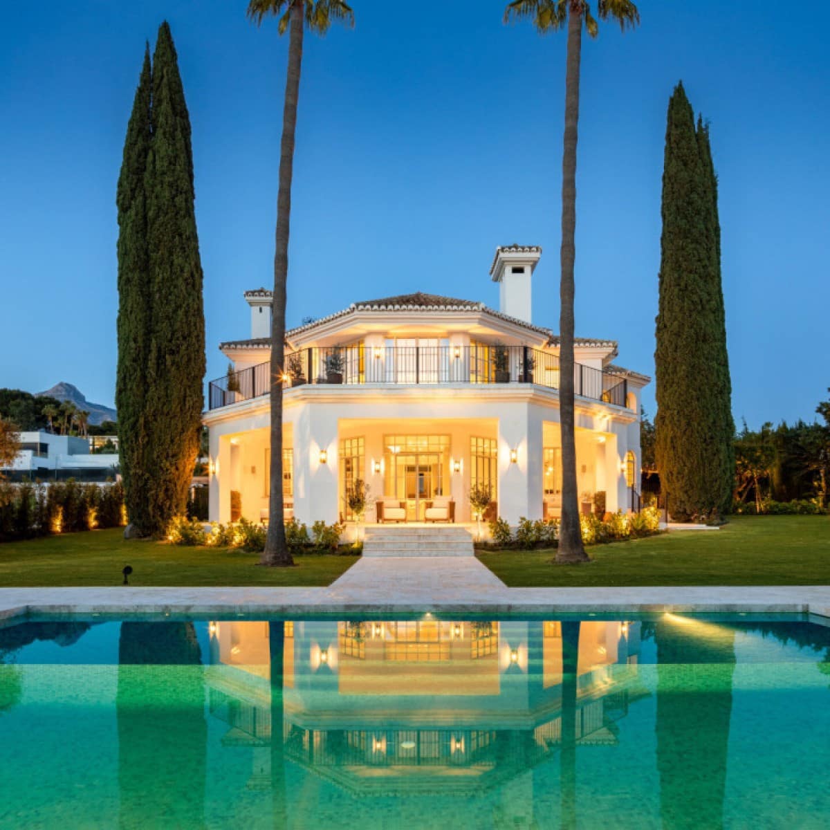 5 makuuhuone Huvila myytävänä paikassa Nueva Andalucia mukana uima-altaan 
autotalli - 8 900 000 € (Ref: 9425942)