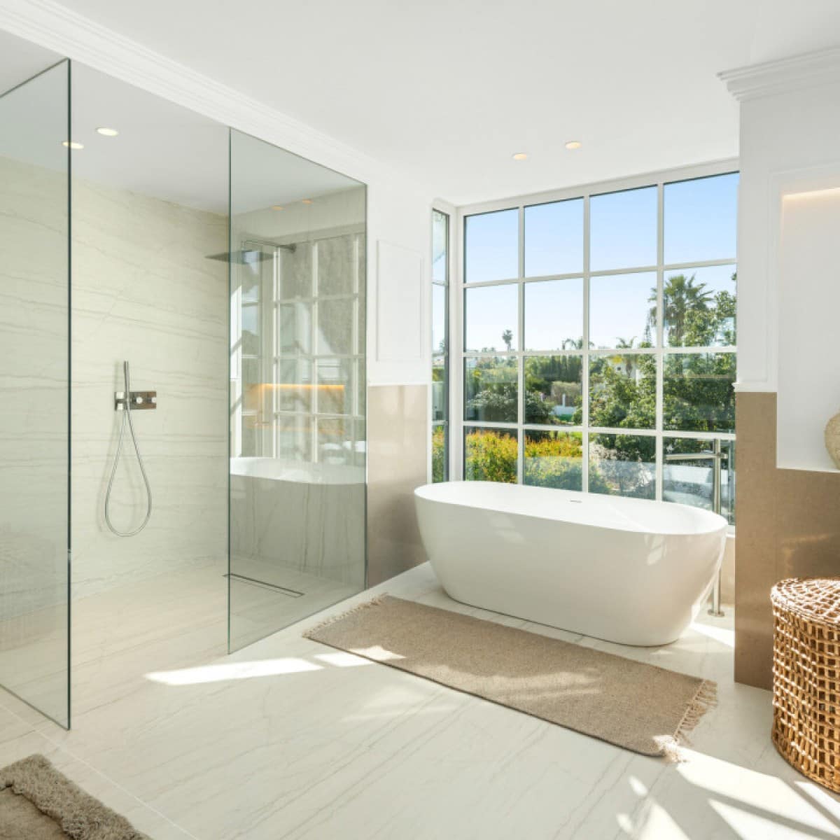 5 makuuhuone Huvila myytävänä paikassa Nueva Andalucia mukana uima-altaan 
autotalli - 8 900 000 € (Ref: 9425942)