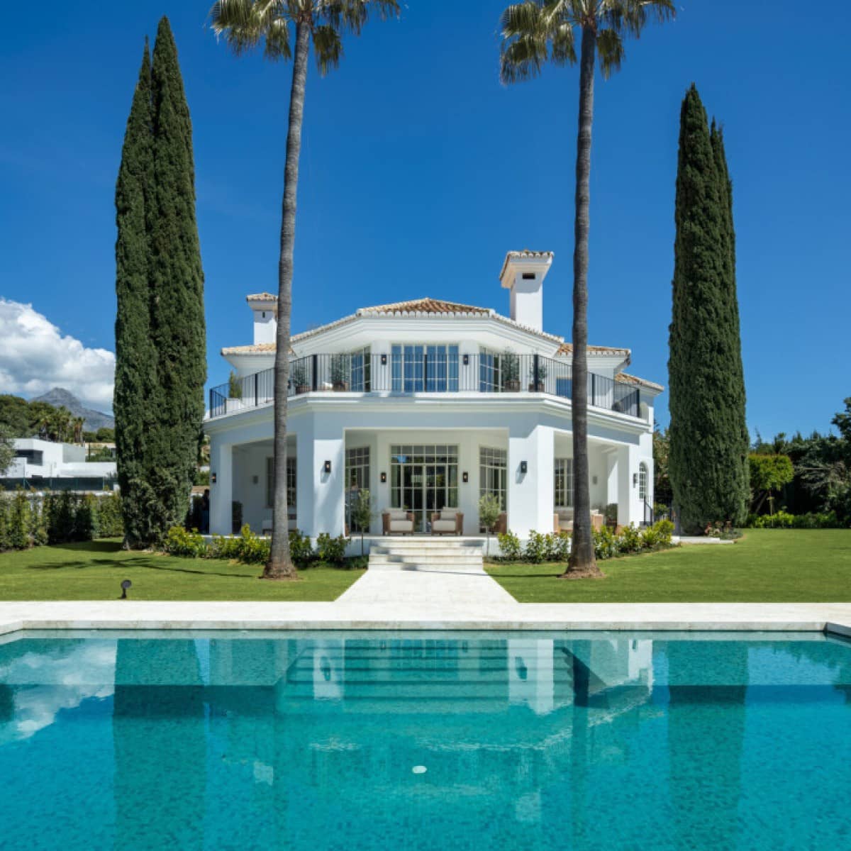 5 makuuhuone Huvila myytävänä paikassa Nueva Andalucia mukana uima-altaan 
autotalli - 8 900 000 € (Ref: 9425942)