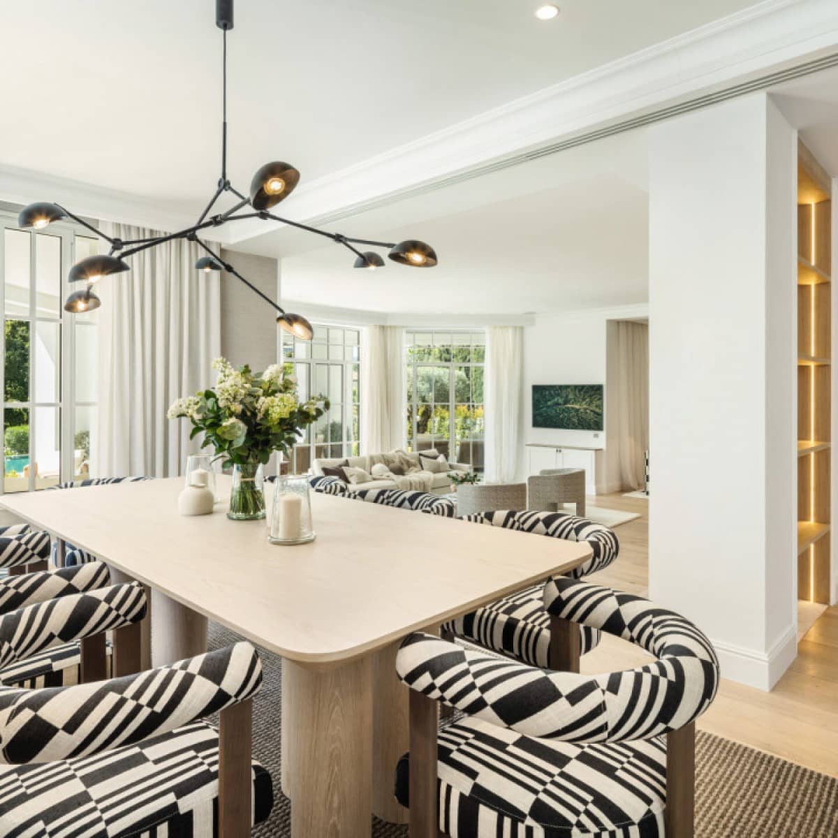 5 makuuhuone Huvila myytävänä paikassa Nueva Andalucia mukana uima-altaan 
autotalli - 8 900 000 € (Ref: 9425942)